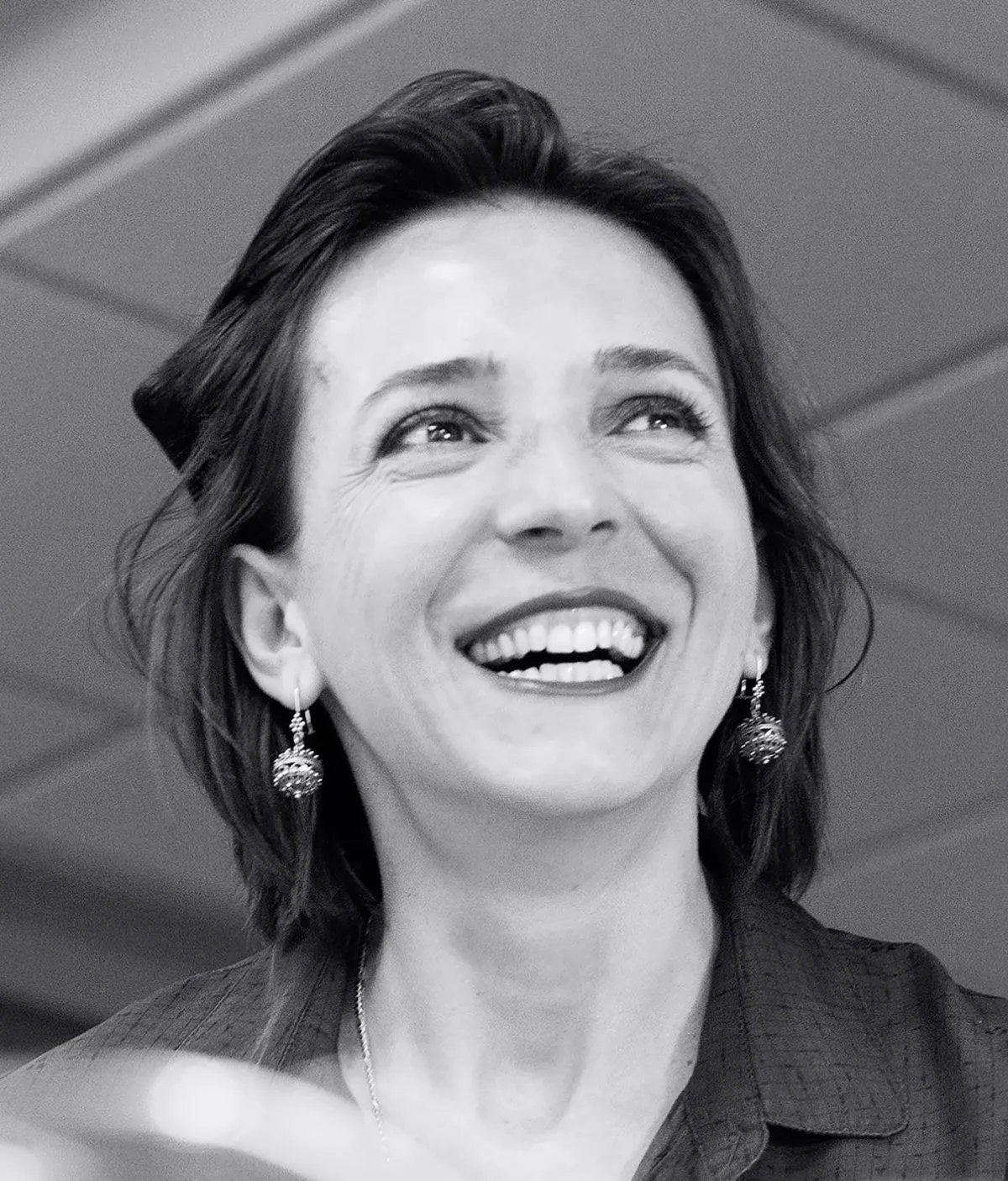 A smiling woman.